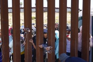 As the border heats up, Dems fracture over a migration solution